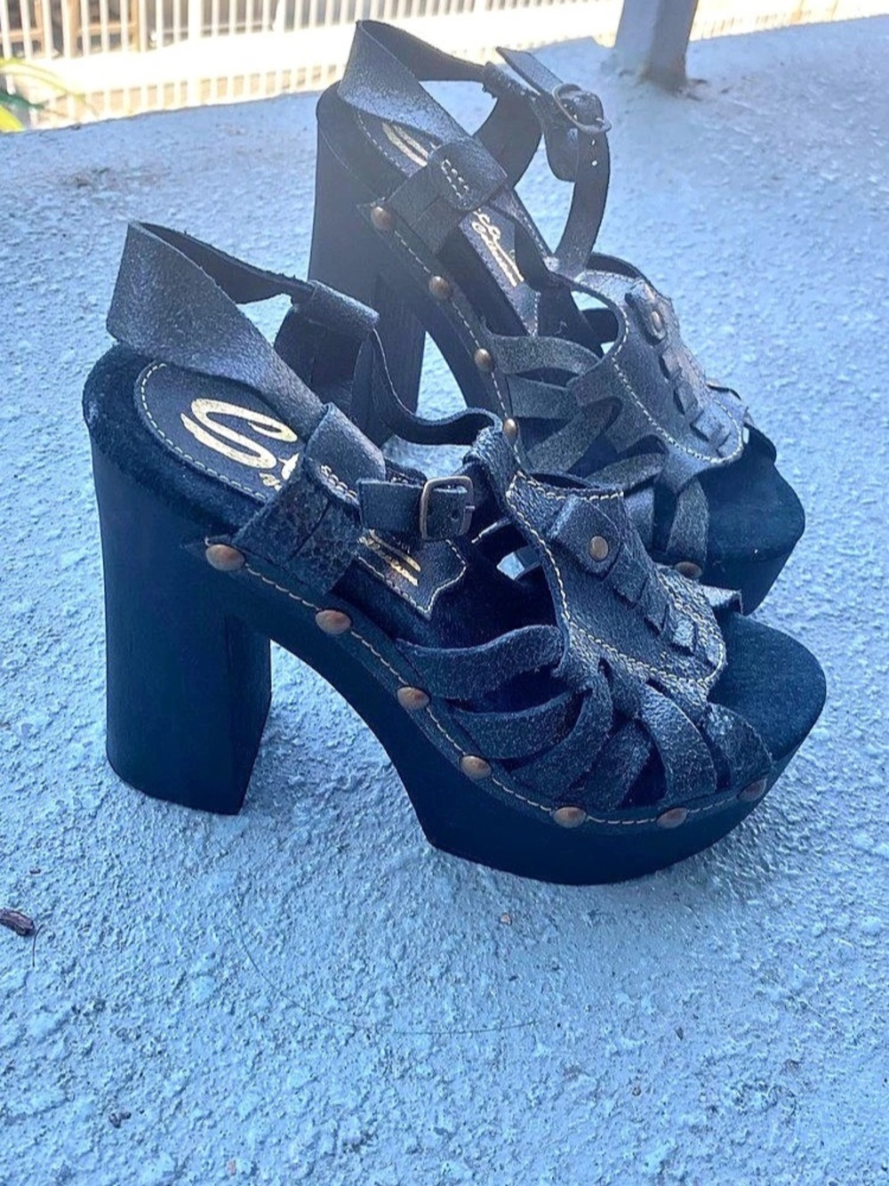 Sbicca Studded Platform Heels Black US 6